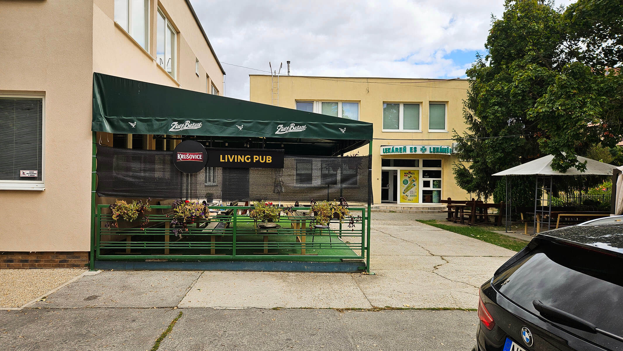 Interiér podniku Living Pub